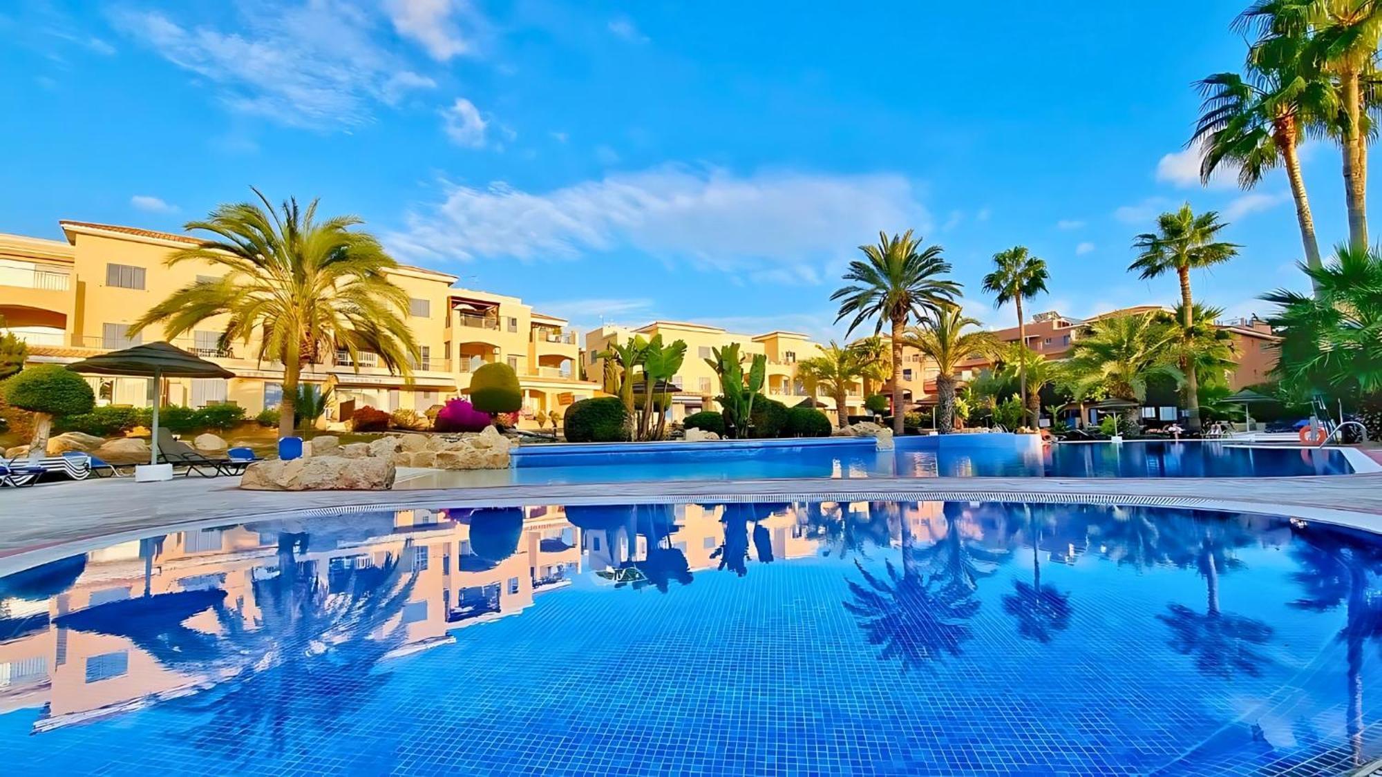Holiday In Paphos, Prime Location Resort Pools, Jacuzzis, Harbor & 300M To The Beach Buitenkant foto